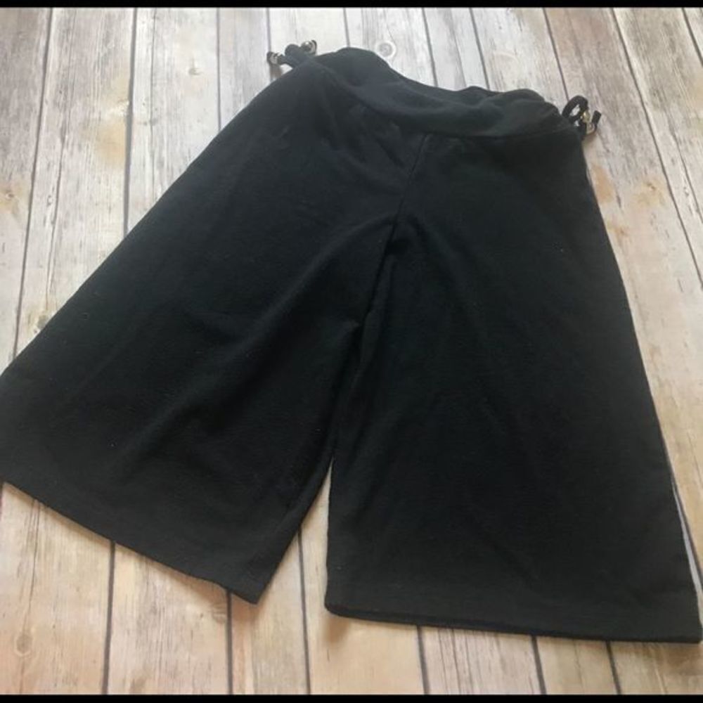 Girls black cotton gaucho pants size 6X